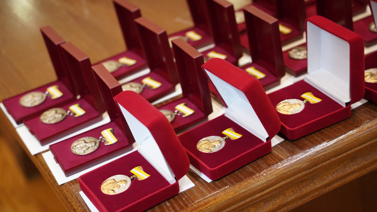 55 многодетных ставропольчанок наградили медалью «Материнская слава» Управление пресс-службы и информполитики губернатора СК и правительства СК