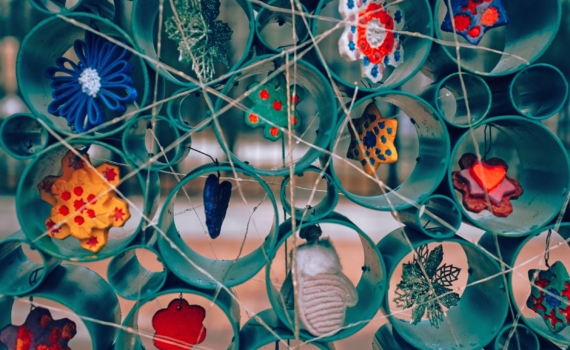 Инфляция растет, бюджет тает: 7 способов сократить расходы на Новый год, не ударив в грязь лицом