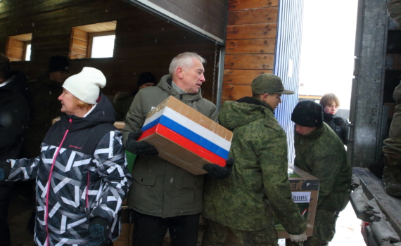 Техника, бани, продукты: из Томской области в зону СВО отправилась большая партия шефского груза