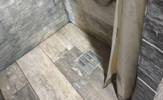 Вместо липкой шторки: современные и гигиеничные решения для зоны душа — попрощайтесь с плесенью Вместо липкой шторки: современные и гигиеничные решения для зоны душа — попрощайтесь с плесенью